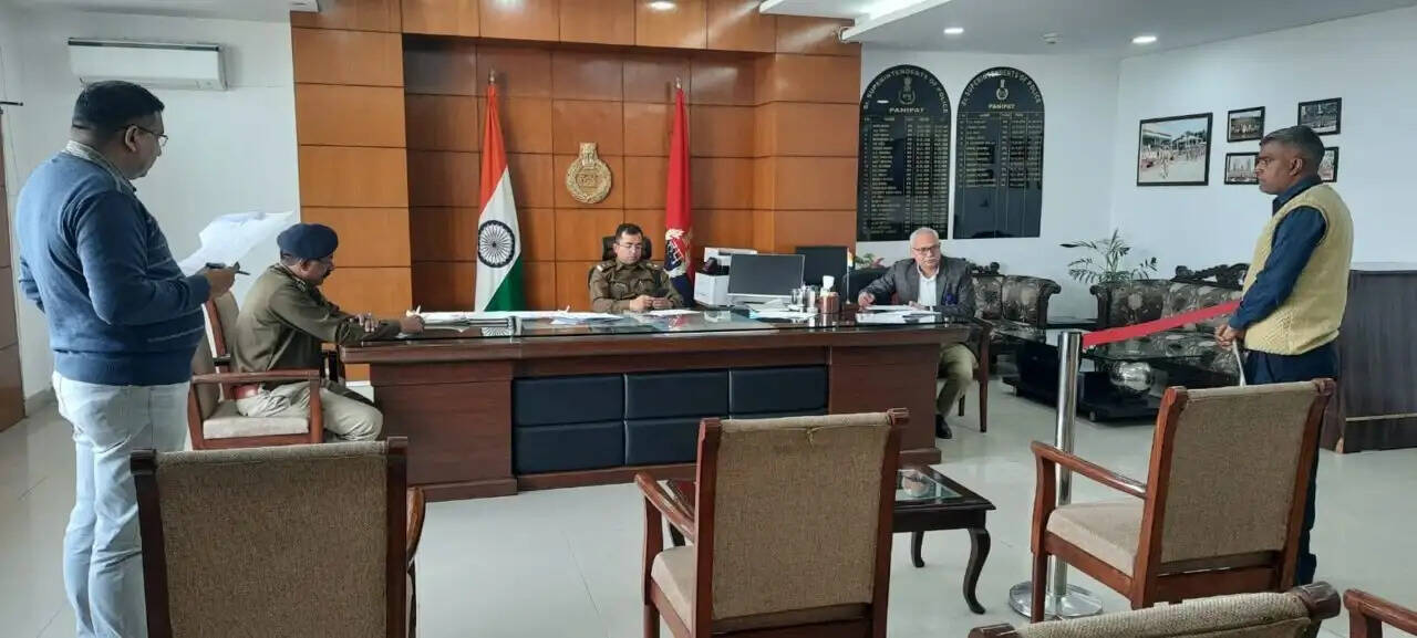पानीपत जिला में डॉयल 112 पर ड्राइवर के पदों पर भर्ती के लिए SP शशांक कुमार सावन की अध्यक्षता में गठित कमेंटी द्वारा अभ्यर्थियों का लिया गया इंटरव्यू