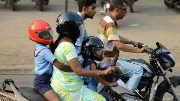 High Court का आदेश, &nbsp;Haryana में 4 साल से बड़े बच्चों को Helmet जरूरी&nbsp;