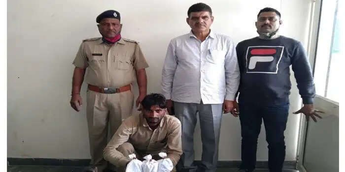 400 ग्राम अफिम के साथ नशा तस्कर गिरफ्तार