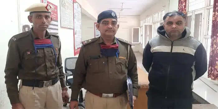 ब्यूटी पार्लर में घुसकर पत्नी पर किया कुल्हाड़ी से हमला, हालत गंभीर, पढिए पूरा मामला