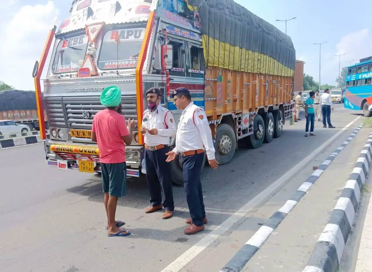सड़क दुर्घटनाओं को रोकने के लिए पानीपत पुलिस सक्रिय