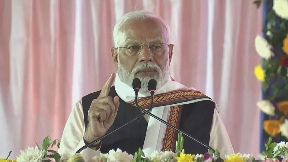 10सालों में 150 से ज्यादा नई Train और 5 नई वदें भारत PM ने बंगालवासियों को दी 7200 करोड़ की सौगात