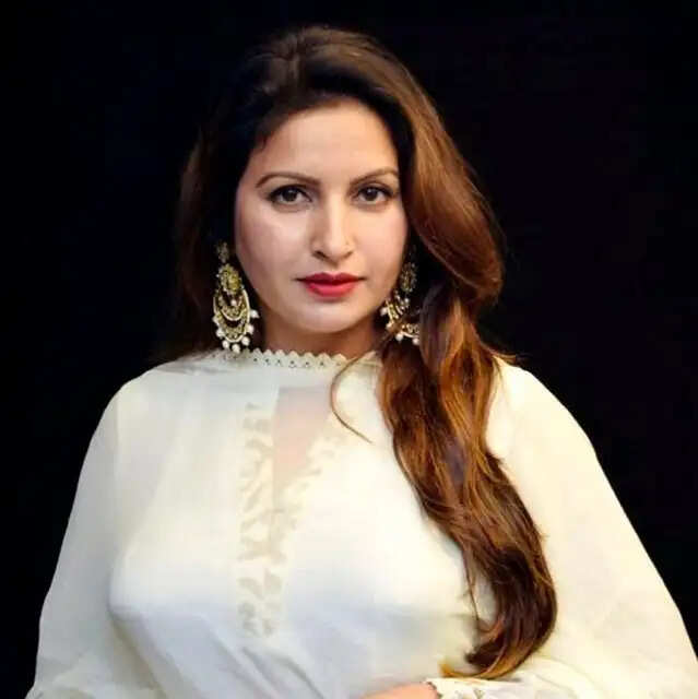 फिर सुर्खियो में आई सोनाली फोगाट, अज्ञात शख्स ने सोशल मीडिया पर भेजे अभद्र मैसेज