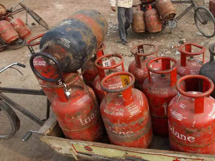 Breaking:- 50 रुपए महंगा हो गया घरेलू गैस सिलेंडर