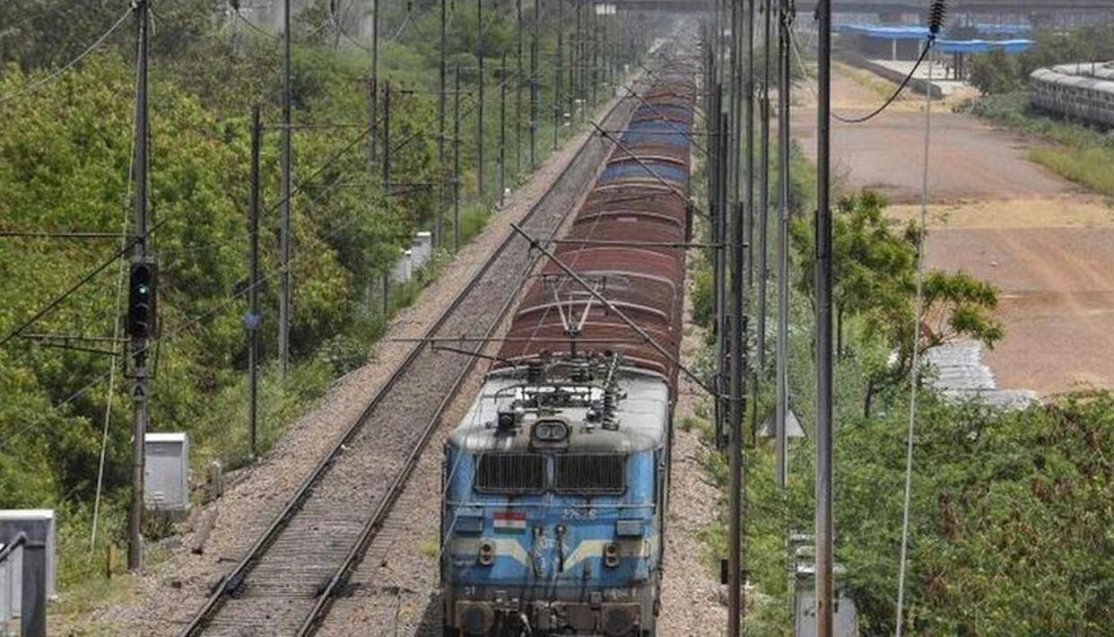 एक और नया घोटाला, लाहौर तक&nbsp;बिछाई रेल लाइन कहां हुई गायब,जानिए