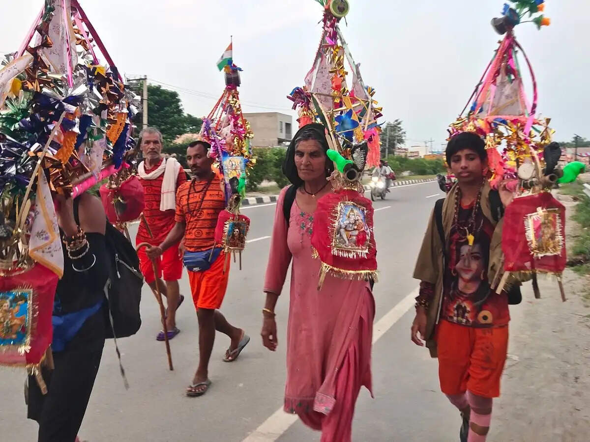 गुंज रहे है बम बम भोले के जयकारे, शिवमय हुआ पानीपत-हरिद्वार रोड़