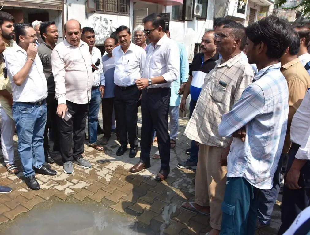 DC ने निगम अधिकारियों को जलभराव वाली कॉलोनियों में पानी की निकासी कराने के शीघ्रता से दिए निर्देश