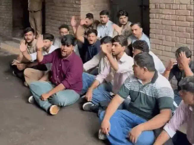 चंडीगढ़: करंट लगने से PU की PhD स्कॉलर ज्योति की मौत, गुस्साए स्टूडेंट्स ने किया VC हाउस का घेराव