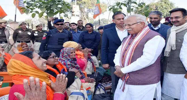 HARYANA :- सीएम ने अयोध्या के लिए बस सेवा की शुरु, 52 यात्रियों को किया रवाना