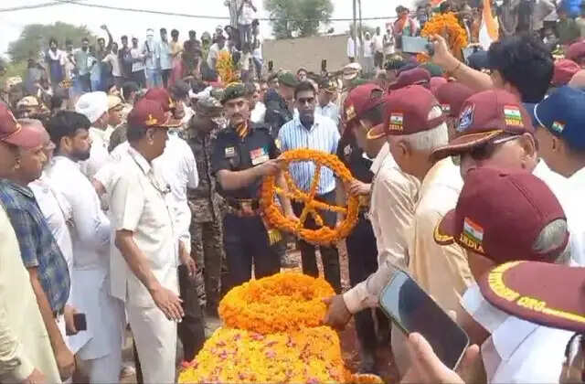 HARYANA:-  शहीद पैरा कमांडों को अतिंम विदाई, पैतृक गांव पहुंचा पार्थिव शरीर