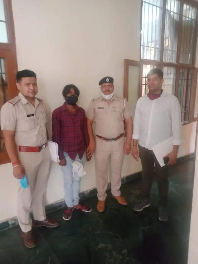 चोर से सोने का एक कड़ा, एक चैन, एक अंगुठी व चांदी की 4 जोड़ी पायजेब बरामद
