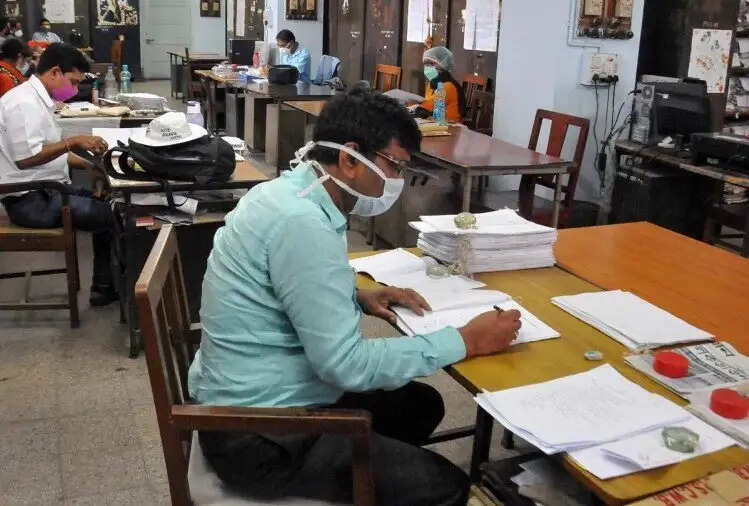 नया साल केंद्रीय कर्मचारियों के लिए लाएगा कई सौगात, वेतम में होगी बढोतरी, पढिए पूरी जानकारी