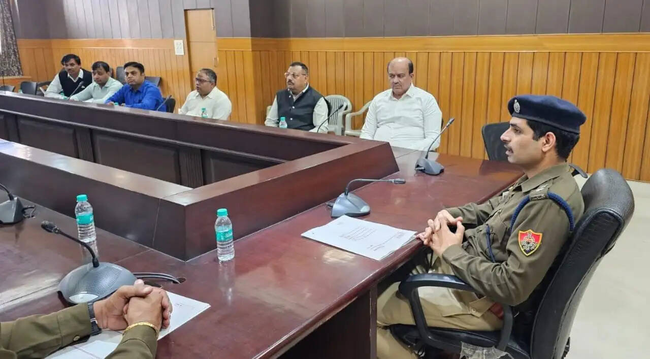 PANIPAT:- बैंक अधिकारियों, ज्वैलर्स व पेट्रोप पंप संचालकों के साथ SP की बैठक, दिए सुरक्षा प्रबंध करने के निर्देश