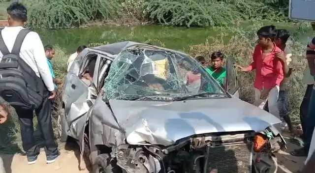 बड़ा हादसा, कार और ट्रेन की भीषण टक्कर, कार मे सवार थे पति-पत्नी