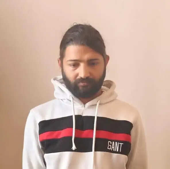 अवैध असला तस्कर गिरफ्तार, भेज दिया गया सलाखों के पिछे