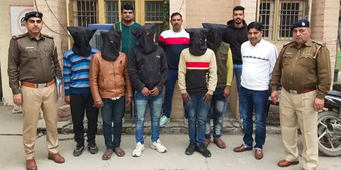 हथियार के बल पर लूटते थे लोडिंग गाड़ी, 5 आरोपितों को पुलिस ने किया काबू