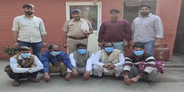 डकैती की योजना बनाते 5 बदमाश काबू, 4 चाकू व 1 स्कॉर्पियों गाड़ी बरामद