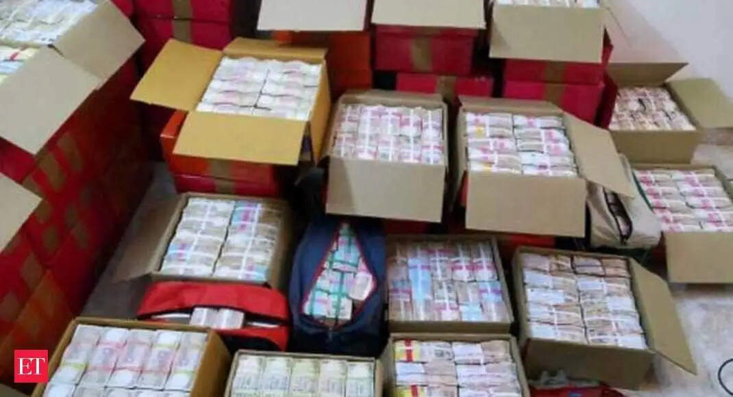 इत्र कारोबारी पीयूष जैन गिरफ्तार, 280 करोड़ की नकदी बरामद, पढिए पूरा मामला