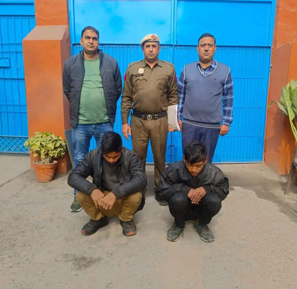 पानीपत में छत के रास्ते घुसकर दुकानों में चोरी करने वाले 2 गिरफ्तार