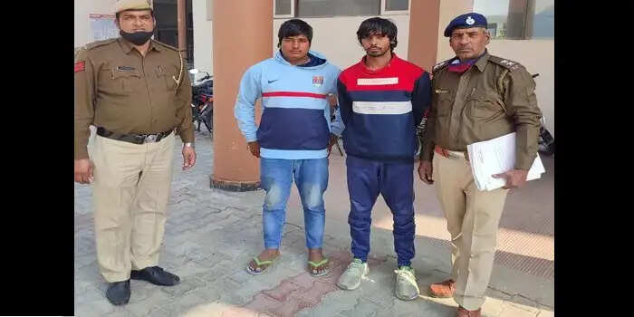 युवक से लूट करने वाले 2 आरोपी गिरफ्तार, लूटा गया फोन भी बरामद