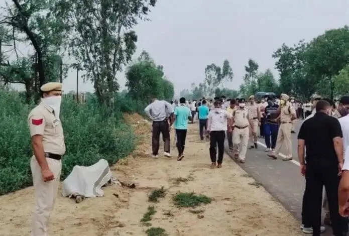 रात को गश्त पर निकले दो पुलिसकर्मियों की गोली मार कर हत्या, सड़क किनारे मिले शव