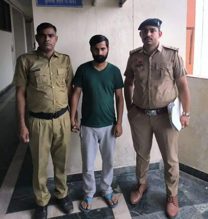 विदेश भेजने का झांसा दे युवक से 19.25 लाख रूपए की ठगी करने वाले मां- बेटा गिरफ्तार