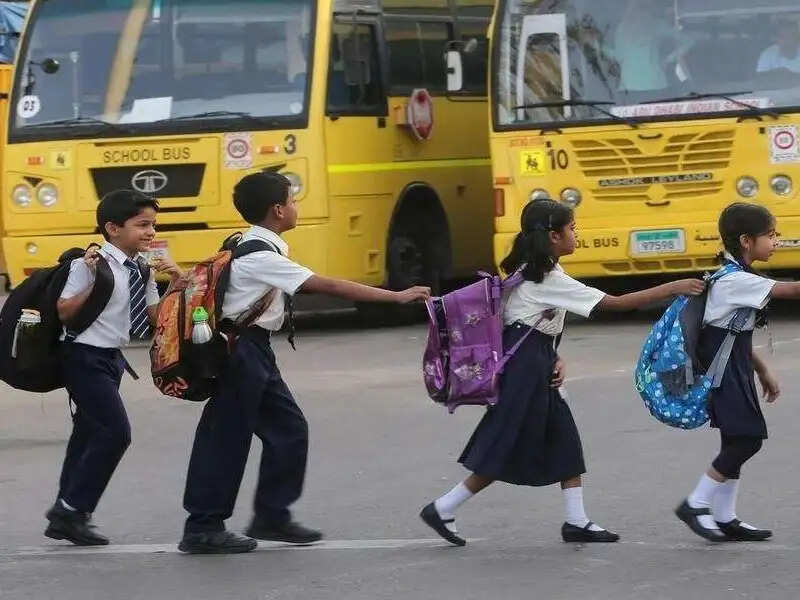 DELHI में अगले आदेशों तक रहेंगे स्कूल बंद, केजरीवाल सरकार ने किया ऐलान