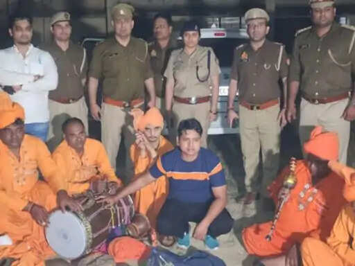 बिग बॉस फेम एल्विश यादव पर बड़ा आरोप, FIR दर्ज, 5 गिरफ्तार