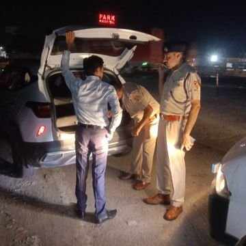 पानीपत पुलिस ने 6 कारों में से 19 लाख कैश किए बरामद&nbsp;