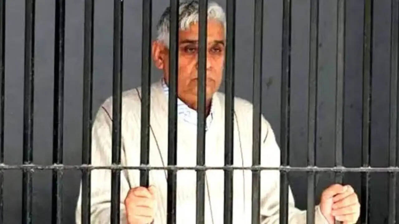 इस मामले में रामपाल को सुनाई तीन साल की सजा, पढिए पूरा मामला