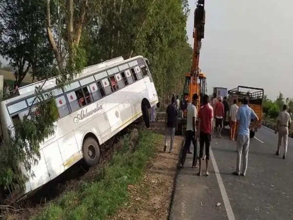 हरियाणा के जींद में भीषण हादसा, पंजाब जा रही बस पेड़ से टकराई, दो की मौत, 16 घायल