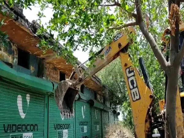पानीपत में 18 दुकानो पर चला पीला पंजा, ढहाई गईं दुकानें