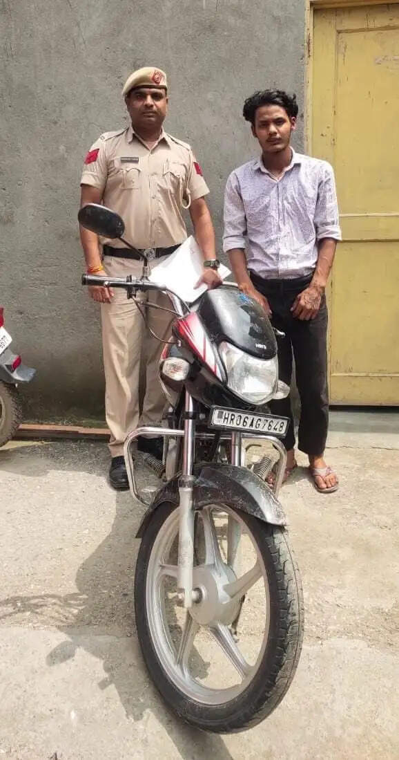 PANIPAT :- पुलिस ने गिरफ्तार किया चोरी कि BIKE सहित चोर को