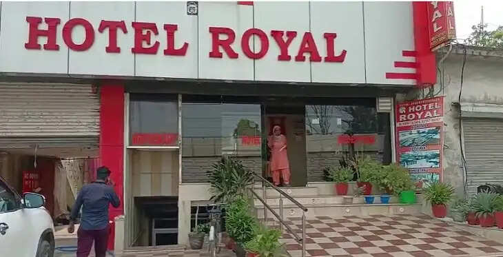 पानीपत में 2 दोस्तो ने होटल के कमरे में दी जान, 22 घंटे बाद हुआ खुलासा