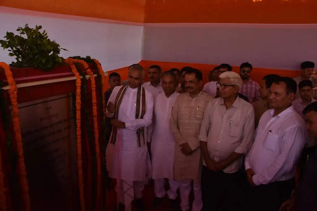 PANIPAT:- राज्यपाल आचार्य देवव्रत पहुंचे आर्य बाल भारती स्कूल में, नए भवन की रखी आधारशिला