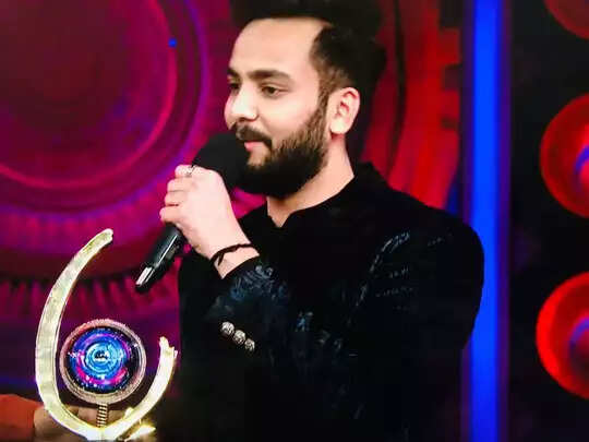 BIGG BOSS OTT 2 के विजेता बने एल्विश यादव
