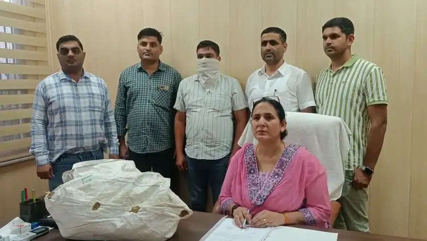 Haryana:- ACB की बड़ी कार्यवाही, 30 लाख की रिश्वत लेते स्कूल का कलर्क रंगे हाथों गिरफ्तार&nbsp;&nbsp;