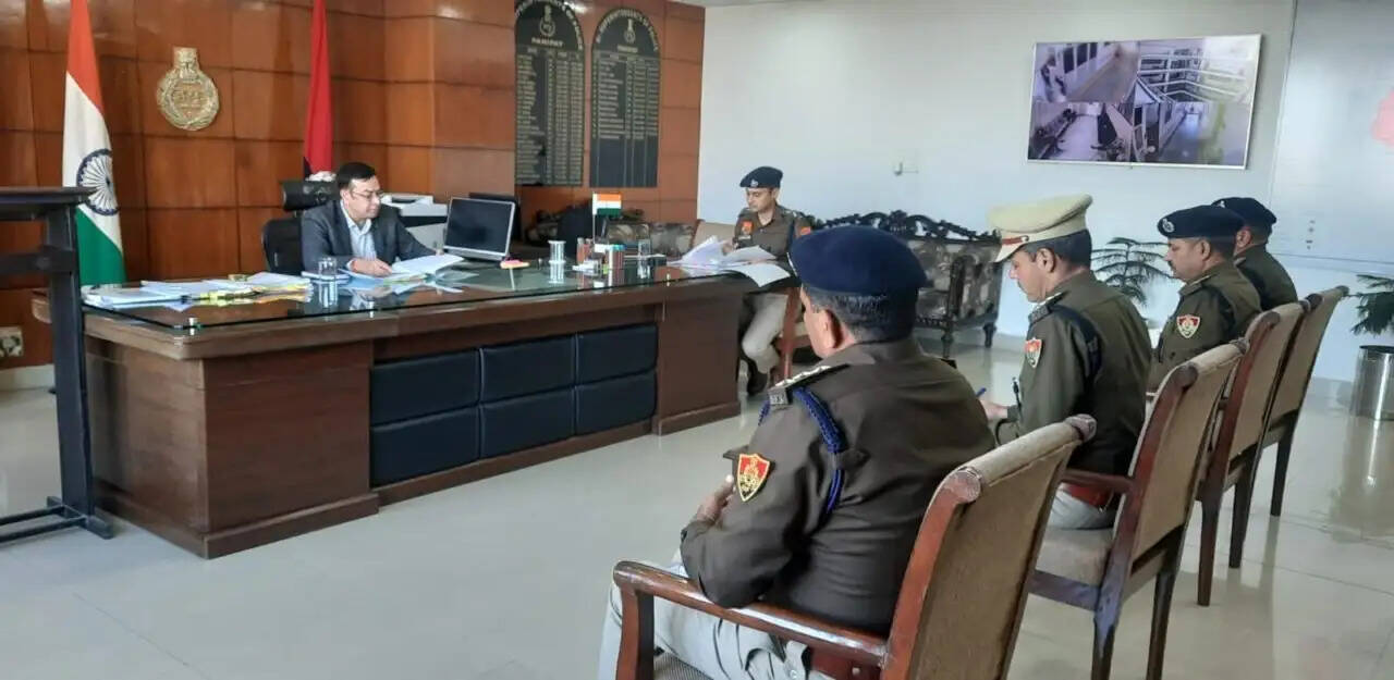 निगम चुनाव को निष्पक्ष करवाने के लिए पहुंचे आईजी पानीपत, दिए निर्देश