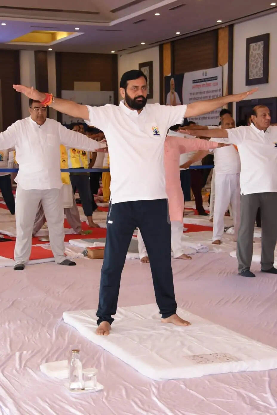 HARYANA में CM सैनी ने किया योगा, खराब मौसम के चलते बदला गया आयोजन स्थल
