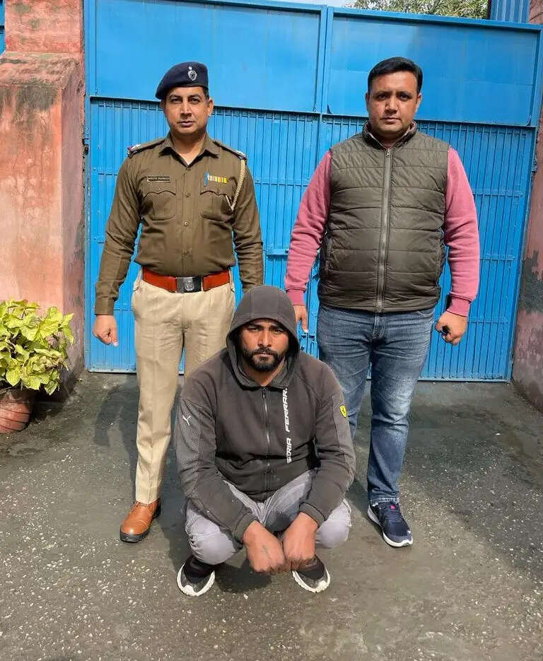 जेल मे बंद कैदी को मोबाइल पहुंचाने वाले 1 आरोपी को किया गिरफ्तार