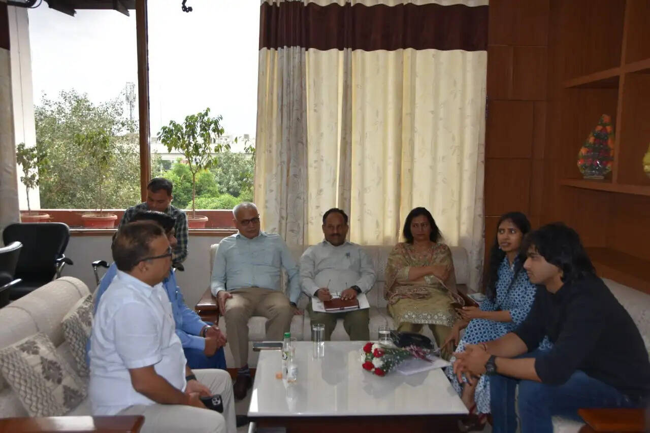 पानीपत में अचानक पहुंचे गोल्डन ब्वाय नीरज चौपड़ा, पढ़िए पूरी खबर