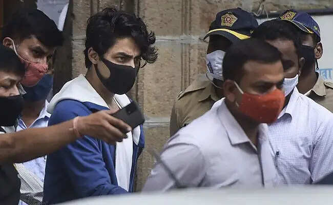 ड्रग केस में फंसे आर्यन 27 दिन बाद जेल से हुए रिहा