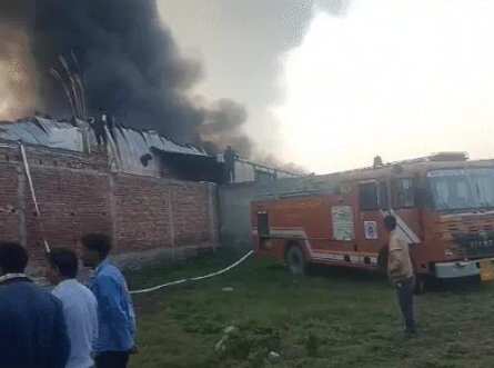 HARYANA में 2 फैक्ट्रियों में लगी भीषण आग, एक फैक्ट्री जलकर राख