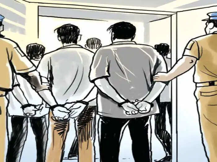 युवक से लूट करने वाले 2 आरोपी गिरफ्तार, लूटा गया फोन भी बरामद