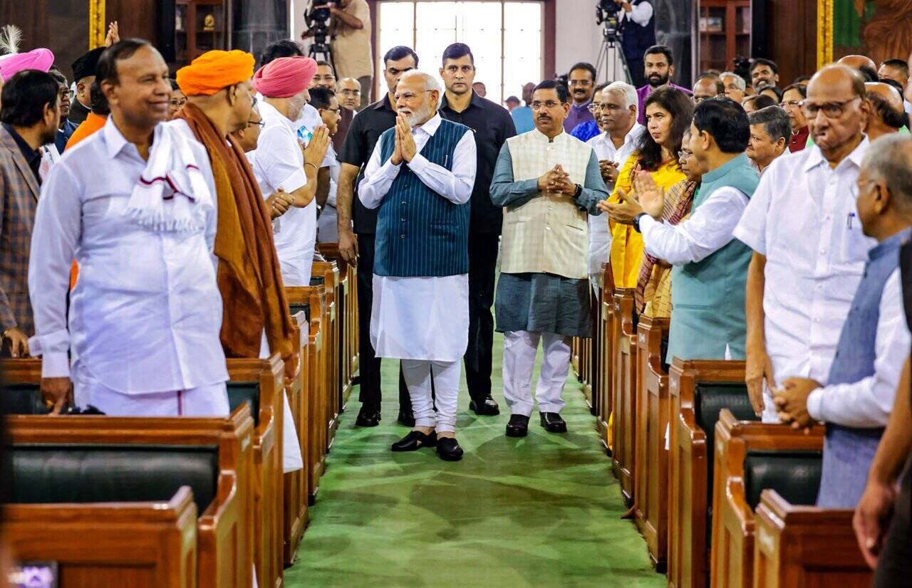 सभी सांसदों ने पुरानी संसद को कहा अलविदा, पहुचें नए संसद में