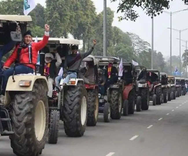 किसानो का ट्रैक्टर मार्च जारी, कृषि राज्य मंत्री ने की शांति बनाए रखने की अपील