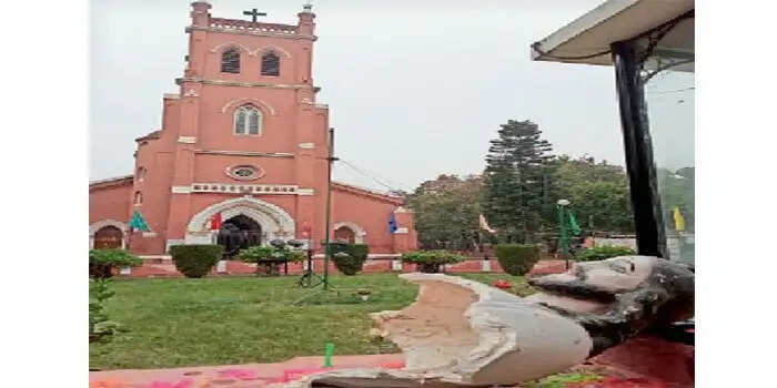 चर्च में यीशु की मूर्ति तोड़ने वाले 2 युवक काबू, नशे में तोड़ी थी मूर्ती