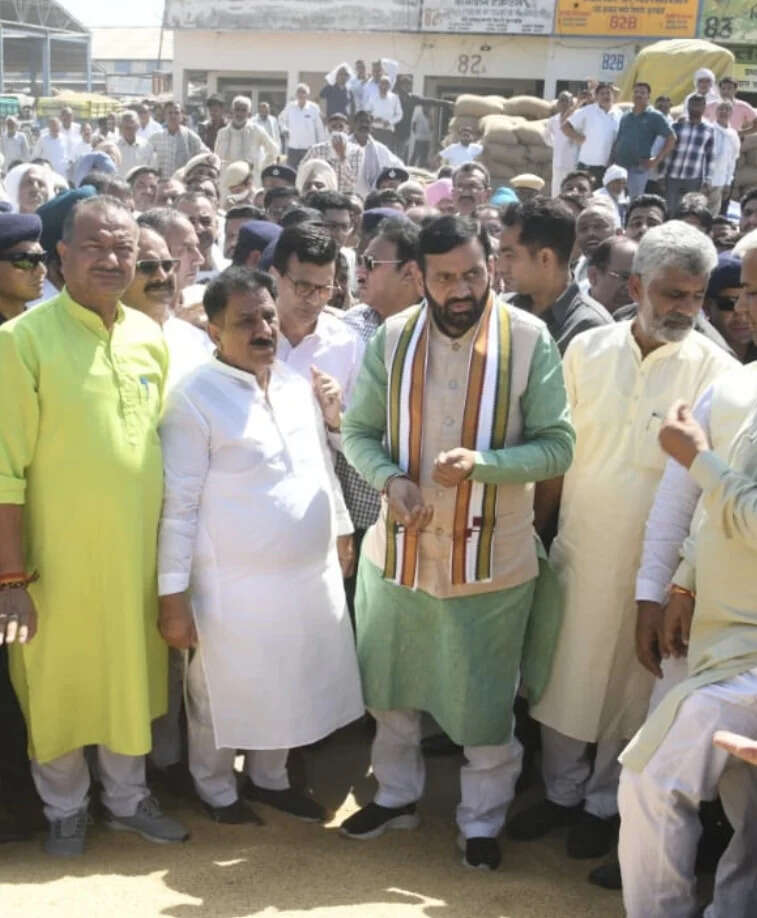 Haryana:- CM सैनी की बड़ी कार्यवाही, धान की खरीद में लापरवाही बरतने पर 2 कर्मचारी किया सस्पेंड