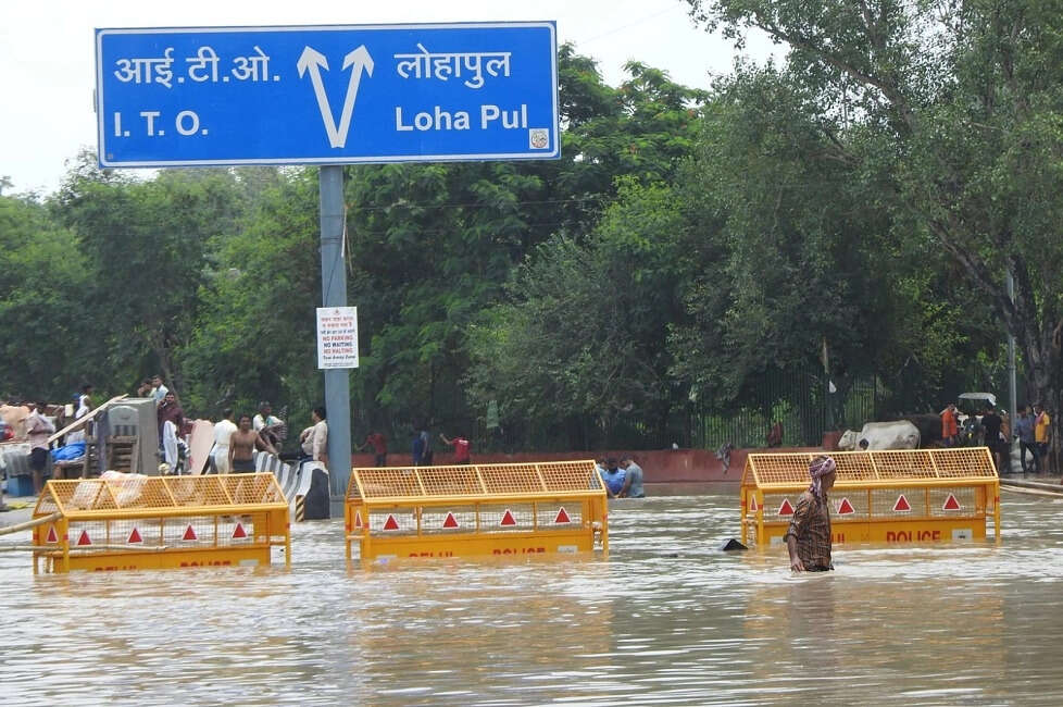 दिल्ली में घटा यमुना का पानी, बारिश का येलो अलर्ट
