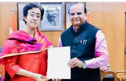 आतिशी ने CM पद से दिया इस्तीफा, LG सक्सेना को सौपां त्यागपत्र